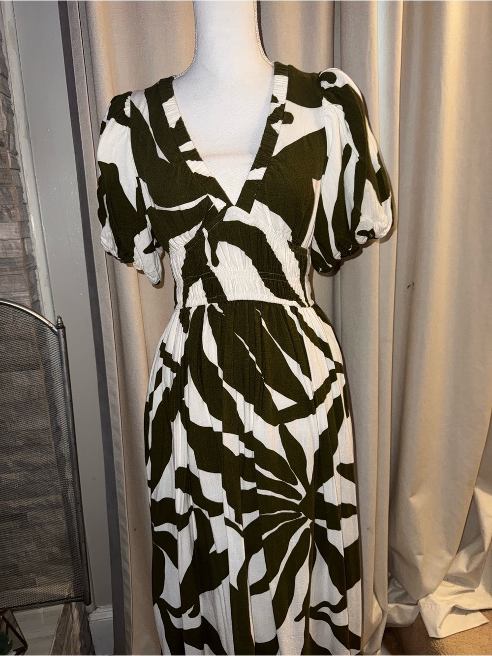 Olive Green & White Asymmetrical V-Neck Puff Sleeve Dress